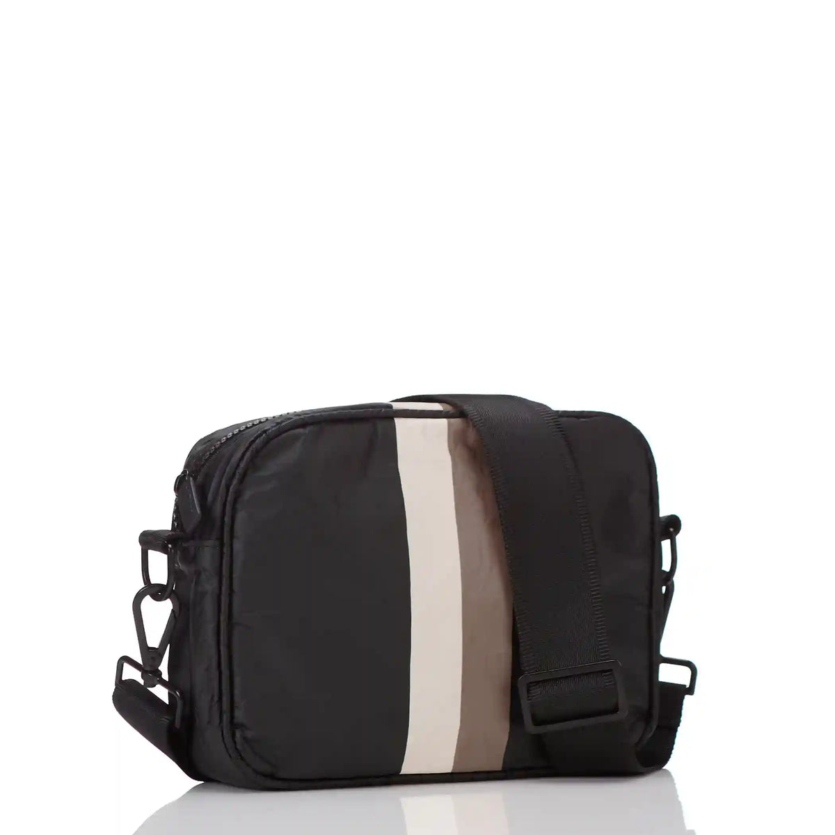 Le Voyageur Le Tour in Caffe on Black