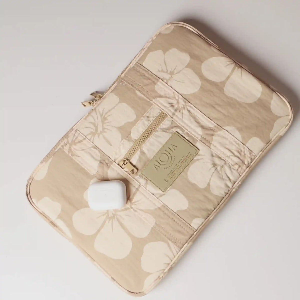 Holomua Keep It Light Laptop Case in Sand on Black