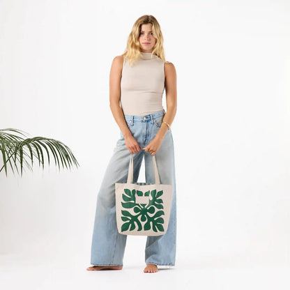 Applique Reversible Tote in Vineyard