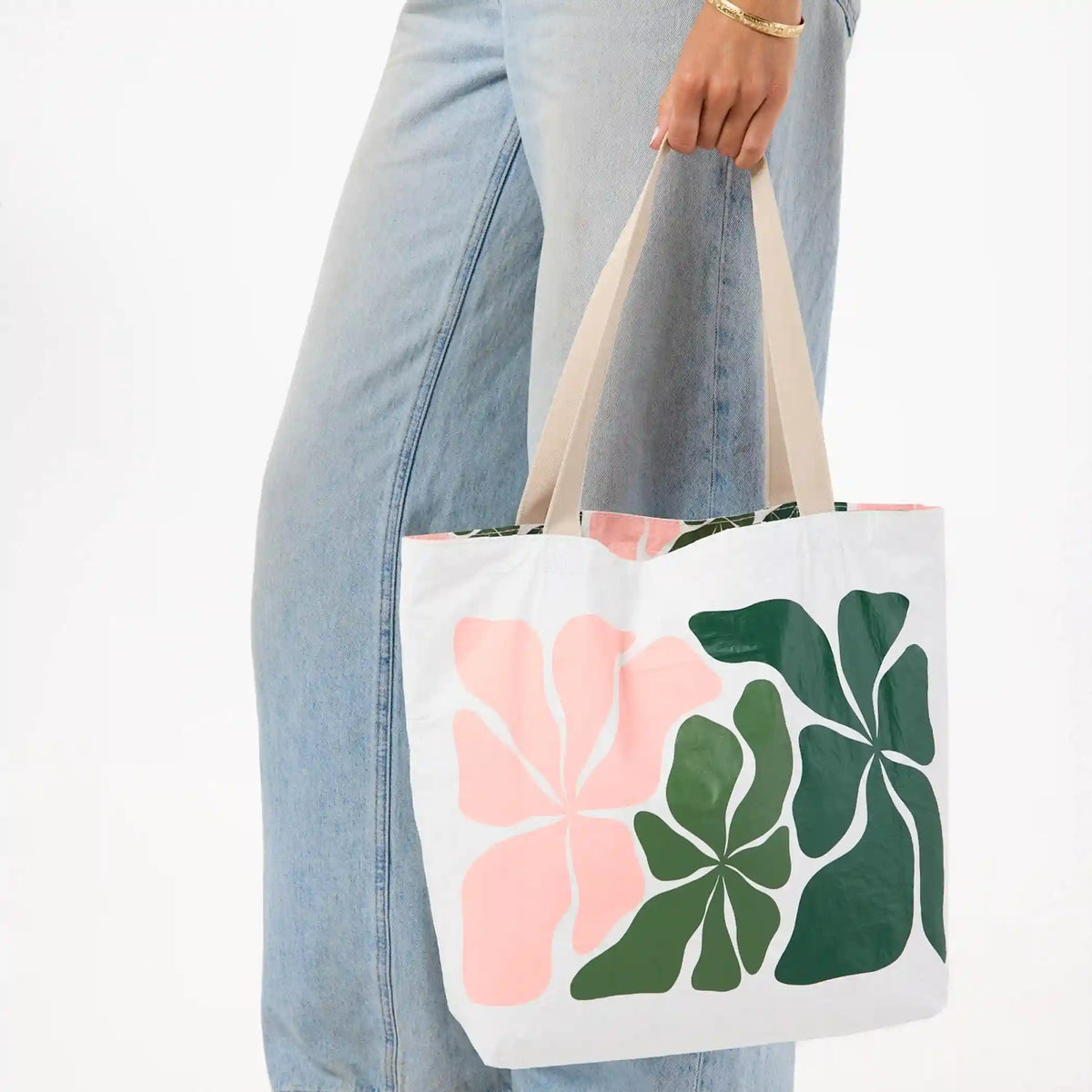 Wavy Reversible Tote in Vineyard