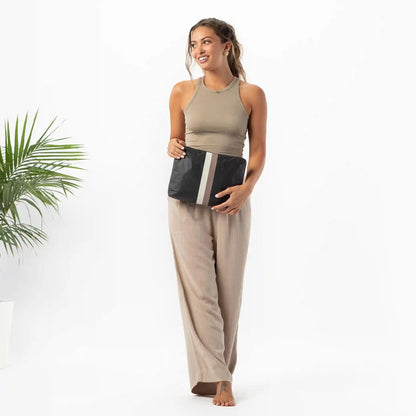 Le Voyageur Mid Pouch in Caffe on Black